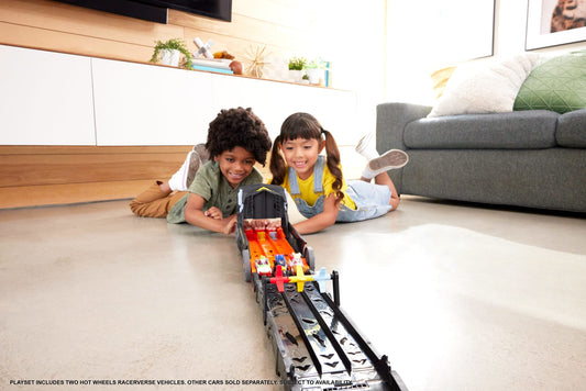 Hot Wheels Racerverse Batman's Escape Chase Track Set, Die-Cast Joker & Batman Toy Cars