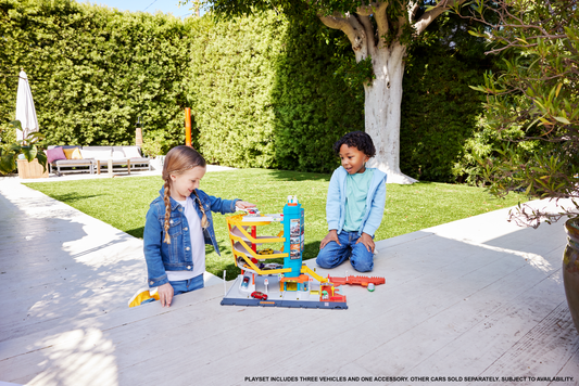 Matchbox Action Drivers Transportation Center With A 1:64 Scale Taxi, Boat & Helicopter Plus A Food Vendor Accessory (3 Vehicles, 1 Accessory)